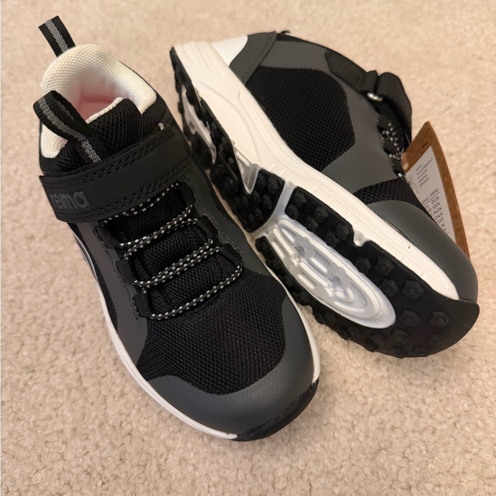 NWT Reima waterproof sneakers US 13-13.5 (EU31)